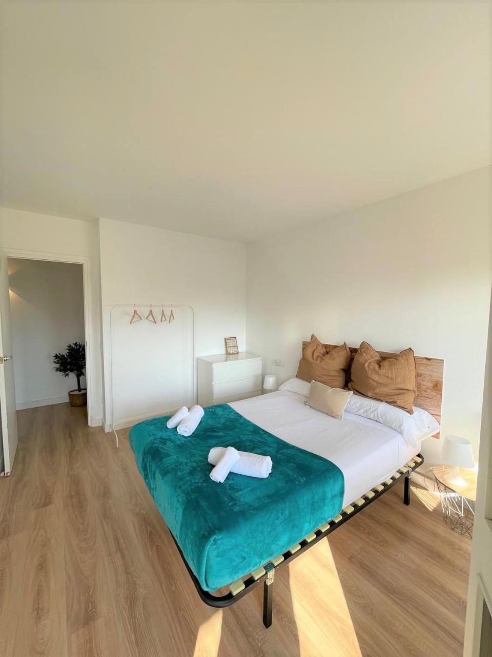 Appartamento Apartamento Con Piscina Y Gran Terraza Con Vistas - Muy Cerca De La Playa, El Centro Y La Estacion Vilassar De Mar Esterno foto